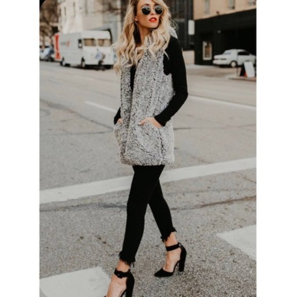 Thread + supply | Full Zip Oatmeal Sherpa Vest | Size Small - Picture 2 of 10